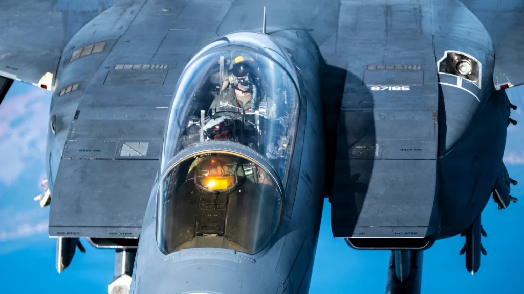 미군 F-15 승무원 극적 구출